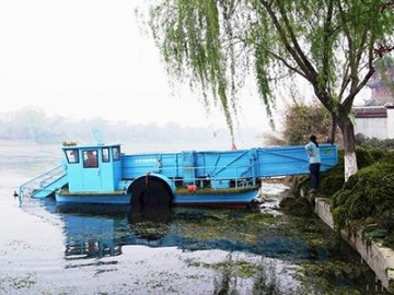 Спасательное судно для очистки водоема в Сянъян (Китай)