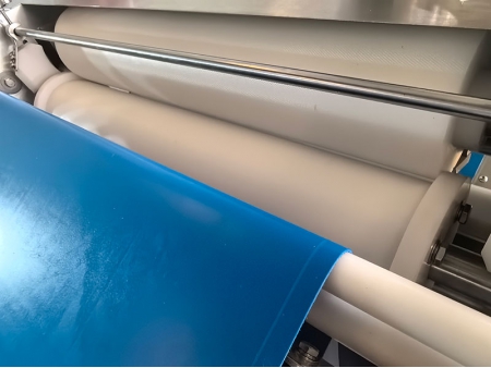 Двухвалковая тестораскаточная машина