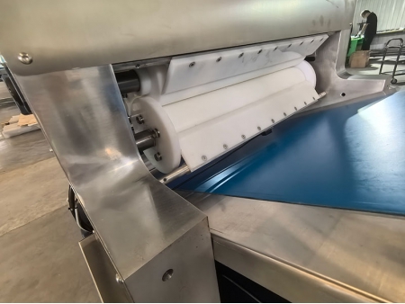 Двухвалковая тестораскаточная машина