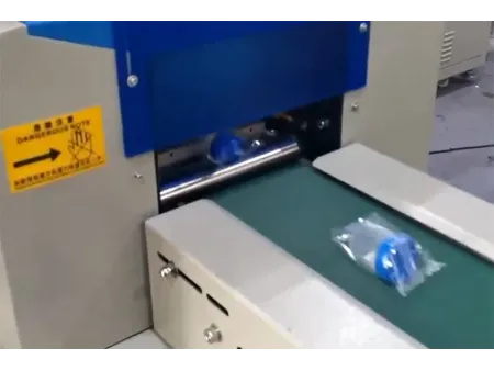 Линия сборки контейнеров для сбора мочи