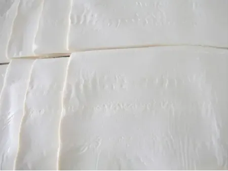 HT401A: Прекомпаунд-терполимер на основе бисфенола со средней вязкостью по Муни, твёрдостью 78 ед.