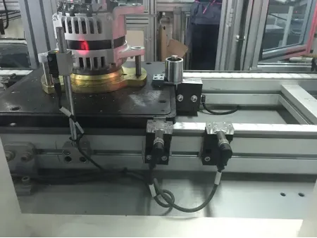 Решения для конвейерных систем  Двухручьевой пластинчатый конвейер для паллет