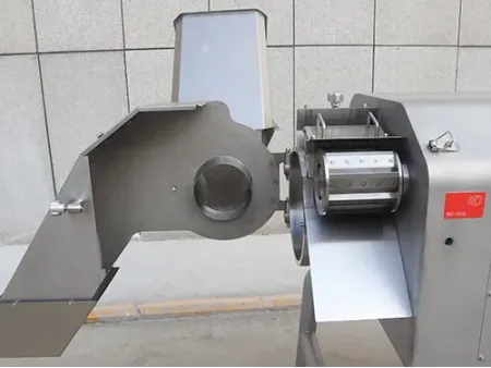 Машина для нарезки замороженного мяса на кубики
