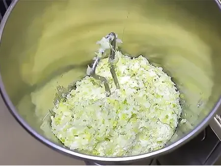 Автоматическая машина для лепки пельменей с подачей начинки