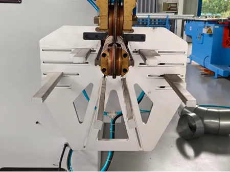 Станок для сварки продольных швов труб