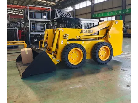 Мини-погрузчик с бортовым поворотом JC50D
