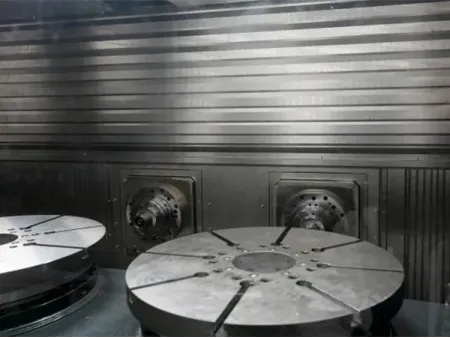 5-осевой обрабатывающий центр  c двумя шпинделями