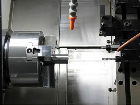 Токарный станок с горизонтальной станиной и ЧПУ