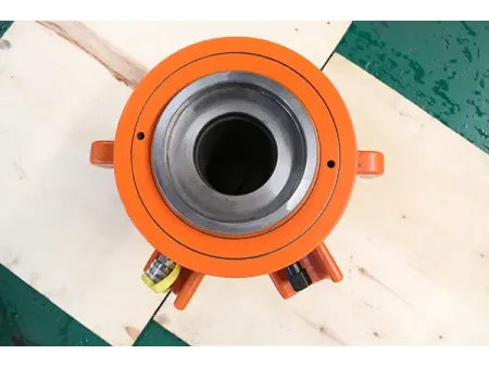 Гидравлический домкрат с полым штоком