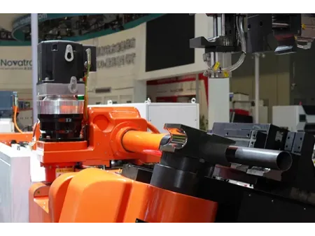 Многоосевой трубогибочный станок с ЧПУ