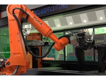 16-осевой двухстанционный 3D-станок для лазерной резки труб