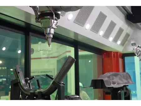 16-осевой двухстанционный 3D-станок для лазерной резки труб