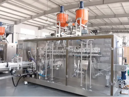 Машина для фасовки в готовые пауч-пакеты с 1 дозирующей головкой