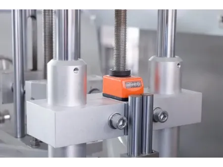 Горизонтальная фасовочно-упаковочная машина для пакетов дой-пак с зип-замком с одной дозирующей головкой