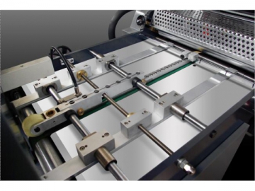 Высокоскоростная автоматическая машина для изготовления переплетных крышек (Система позиционирования картона)