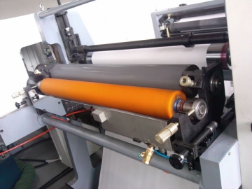Флексографская печатная машина линейного построения